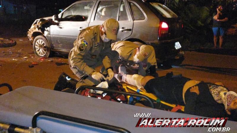 Grave colisão entre carro e moto resulta em duas pessoas feridas, em Rolim de Moura - Vídeo Grave colisão entre carro e moto resulta em duas pessoas feridas, em Rolim de Moura - Vídeo