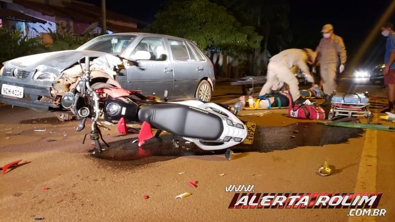 Grave colisão entre carro e moto resulta em duas pessoas feridas, em Rolim de Moura - Vídeo Grave colisão entre carro e moto resulta em duas pessoas feridas, em Rolim de Moura - Vídeo