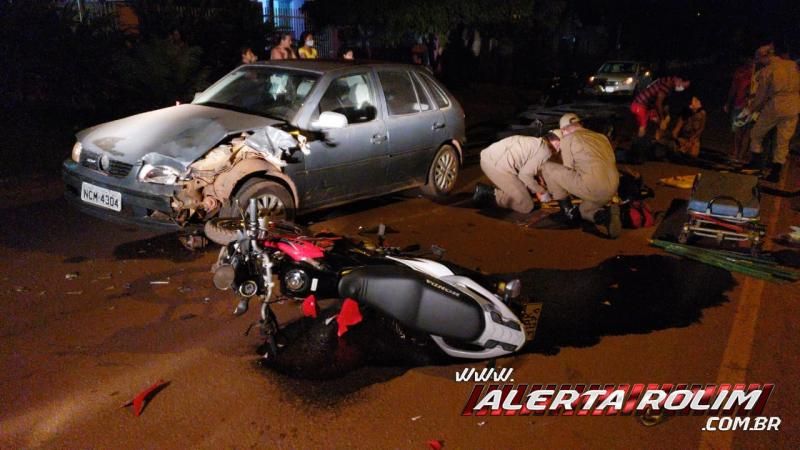 Grave colisão entre carro e moto resulta em duas pessoas feridas, em Rolim de Moura - Vídeo Grave colisão entre carro e moto resulta em duas pessoas feridas, em Rolim de Moura - Vídeo