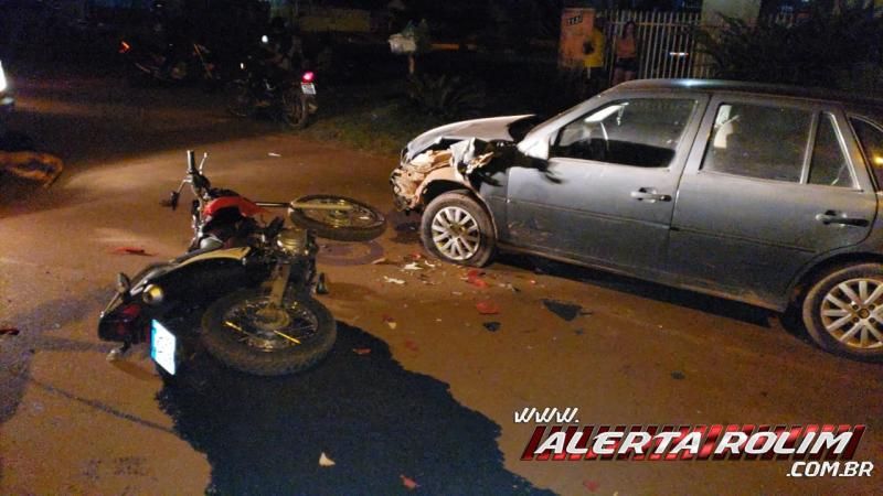 Grave colisão entre carro e moto resulta em duas pessoas feridas, em Rolim de Moura - Vídeo Grave colisão entre carro e moto resulta em duas pessoas feridas, em Rolim de Moura - Vídeo