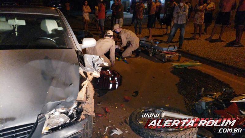Grave colisão entre carro e moto resulta em duas pessoas feridas, em Rolim de Moura - Vídeo Grave colisão entre carro e moto resulta em duas pessoas feridas, em Rolim de Moura - Vídeo