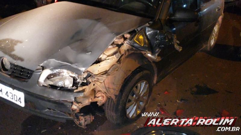 Grave colisão entre carro e moto resulta em duas pessoas feridas, em Rolim de Moura - Vídeo Grave colisão entre carro e moto resulta em duas pessoas feridas, em Rolim de Moura - Vídeo