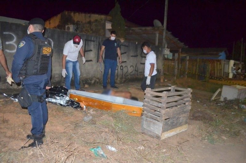 Homem é assassinado a pauladas no Jardim dos Estados, em Jaru Homem é assassinado a pauladas no Jardim dos Estados, em Jaru