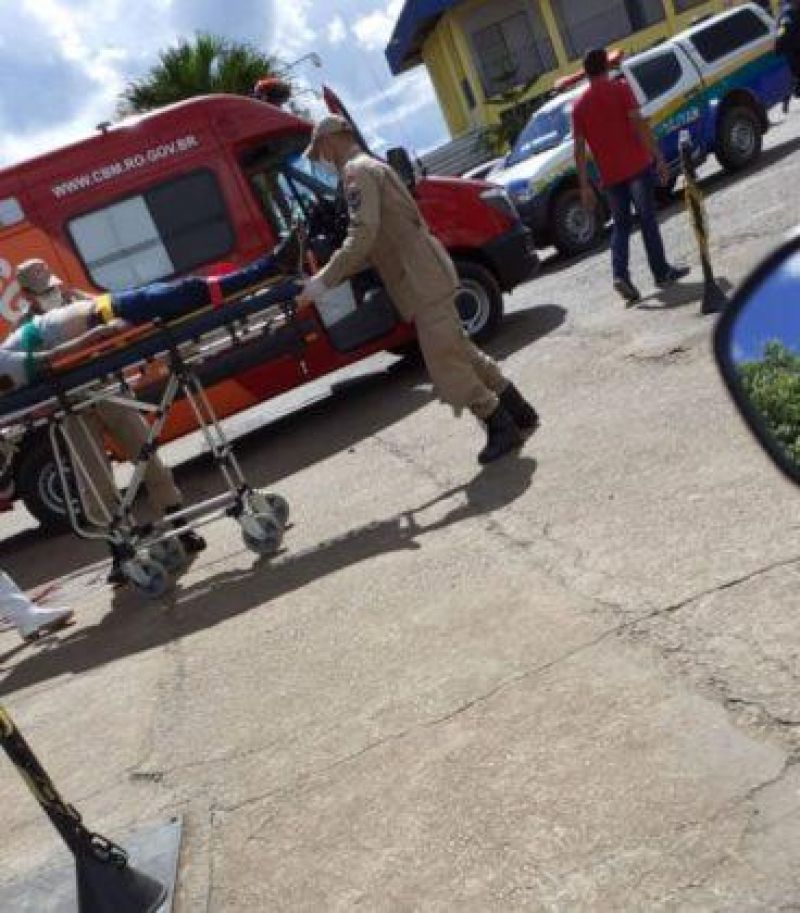 Homem socorrido em estado grave após ser baleado em pátio de posto de combustível, em Vilhena Homem socorrido em estado grave após ser baleado em pátio de posto de combustível, em Vilhena
