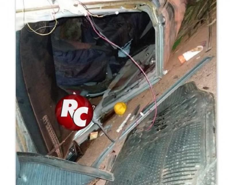 Jovem de 20 anos morre após veículo capotar na BR-429, em São Francisco do Guaporé Jovem de 20 anos morre após veículo capotar na BR-429, em São Francisco do Guaporé