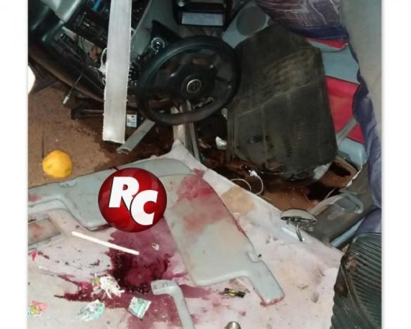 Jovem de 20 anos morre após veículo capotar na BR-429, em São Francisco do Guaporé Jovem de 20 anos morre após veículo capotar na BR-429, em São Francisco do Guaporé