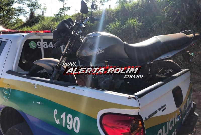 Motocicleta roubada é recuperada por equipe de Radiopatrulha da Polícia Militar, em Santa Luzia Motocicleta roubada é recuperada por equipe de Radiopatrulha da Polícia Militar, em Santa Luzia