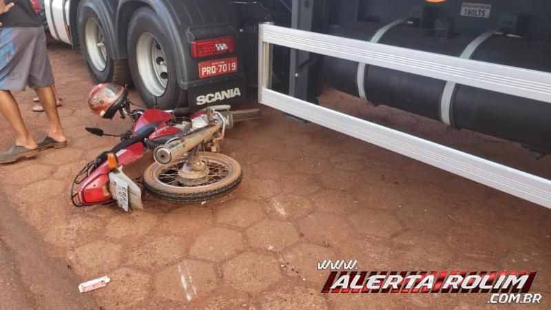 Motociclista é socorrido pelos bombeiros após colisão na RO-010, em Rolim de Moura Motociclista é socorrido pelos bombeiros após colisão na RO-010, em Rolim de Moura