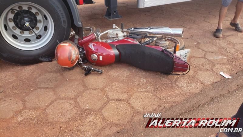 Motociclista é socorrido pelos bombeiros após colisão na RO-010, em Rolim de Moura Motociclista é socorrido pelos bombeiros após colisão na RO-010, em Rolim de Moura