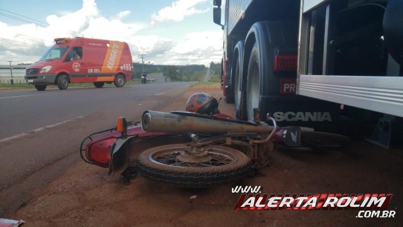 Motociclista é socorrido pelos bombeiros após colisão na RO-010, em Rolim de Moura Motociclista é socorrido pelos bombeiros após colisão na RO-010, em Rolim de Moura