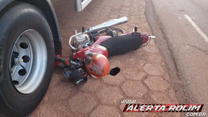Motociclista é socorrido pelos bombeiros após colisão na RO-010, em Rolim de Moura Motociclista é socorrido pelos bombeiros após colisão na RO-010, em Rolim de Moura