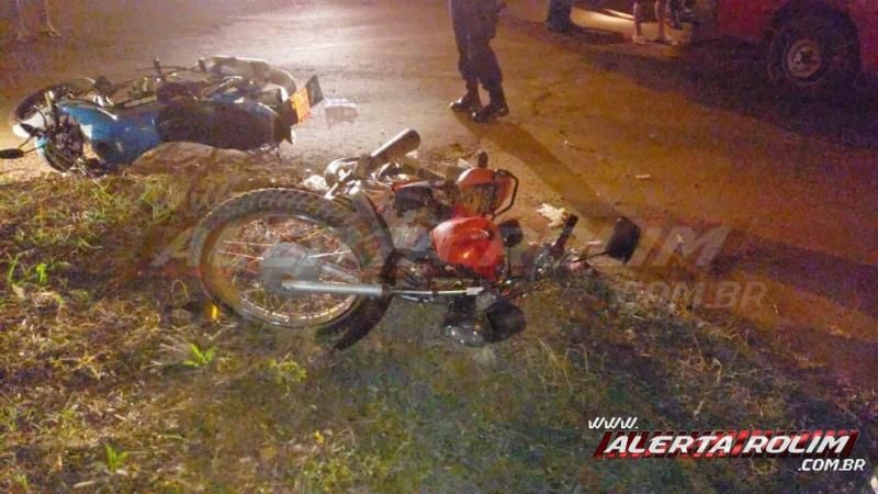 Mototaxista fratura braço e outro motociclista fratura a perna após colisão no Centro de Rolim de Moura – Veja o vídeo Mototaxista fratura braço e outro motociclista fratura a perna após colisão no Centro de Rolim de Moura – Veja o vídeo