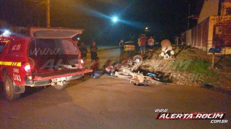 Mototaxista fratura braço e outro motociclista fratura a perna após colisão no Centro de Rolim de Moura – Veja o vídeo Mototaxista fratura braço e outro motociclista fratura a perna após colisão no Centro de Rolim de Moura – Veja o vídeo
