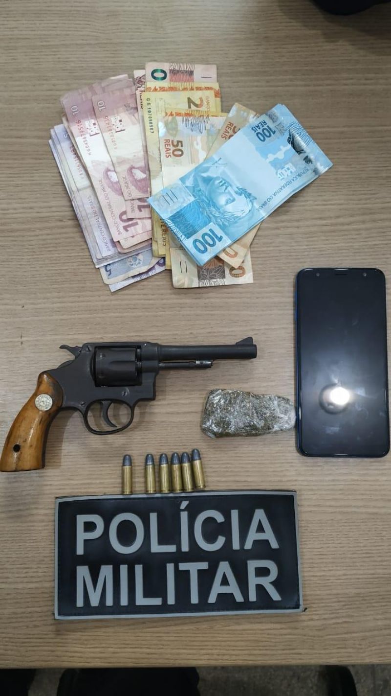 PM apreende revólver com passageiro de carro de aplicativo, em Espigão do Oeste PM apreende revólver com passageiro de carro de aplicativo, em Espigão do Oeste