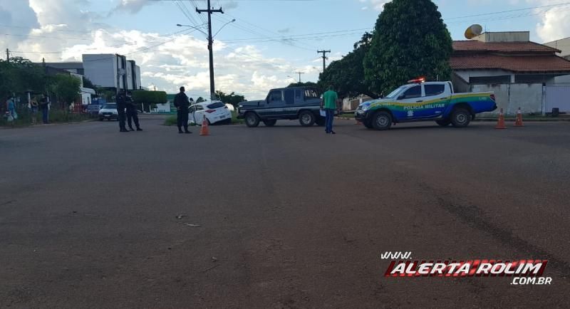 Polícia Militar registra colisão entre caminhonete e HB-20, em Rolim de Moura Polícia Militar registra colisão entre caminhonete e HB-20, em Rolim de Moura