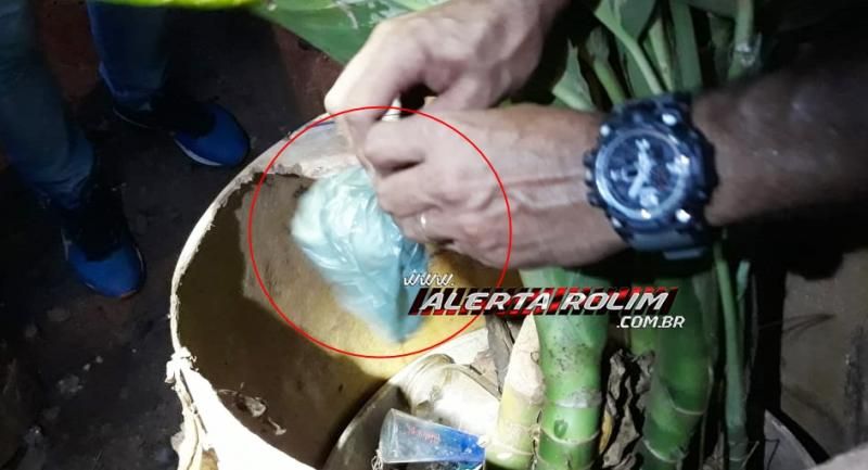 Operação da Polícia Civil e Militar de São Miguel prende acusado de tráfico e roubo, em Rolim de Moura - Vídeo Operação da Polícia Civil e Militar de São Miguel prende acusado de tráfico e roubo, em Rolim de Moura - Vídeo