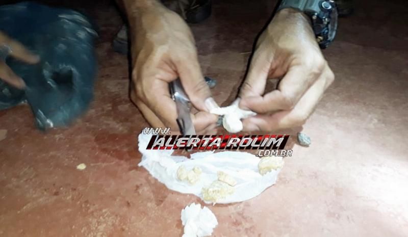 Operação da Polícia Civil e Militar de São Miguel prende acusado de tráfico e roubo, em Rolim de Moura - Vídeo Operação da Polícia Civil e Militar de São Miguel prende acusado de tráfico e roubo, em Rolim de Moura - Vídeo