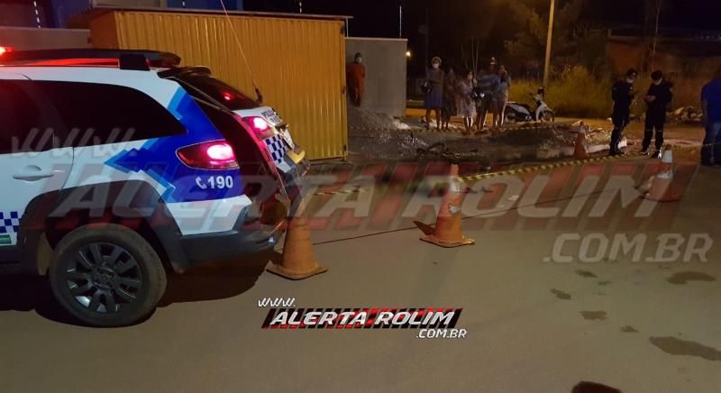 URGENTE - Homem é morto a pauladas e pedradas, no Bairro Planalto, em Rolim de Moura URGENTE - Homem é morto a pauladas e pedradas, no Bairro Planalto, em Rolim de Moura