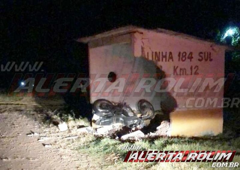 URGENTE – Motociclista perde a vida após bater em ponto de ônibus do km 12 da RO-383, em Rolim de Moura URGENTE – Motociclista perde a vida após bater em ponto de ônibus do km 12 da RO-383, em Rolim de Moura