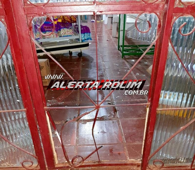 Após arrombar e praticar furto em estabelecimento comercial, suspeito acaba preso em flagrante pela Polícia Militar, em Rolim de Moura Após arrombar e praticar furto em estabelecimento comercial, suspeito acaba preso em flagrante pela Polícia Militar, em Rolim de Moura
