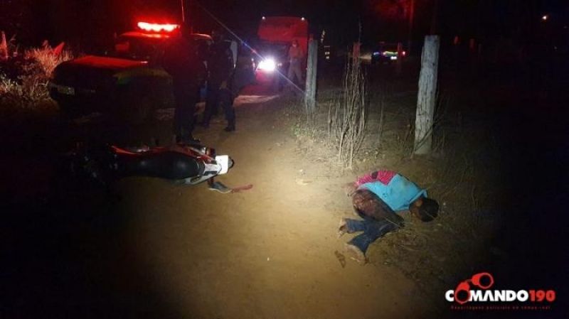 Assaltante é baleado nas pernas e nádegas durante troca de tiros com a PM, em Ji-Paraná Assaltante é baleado nas pernas e nádegas durante troca de tiros com a PM, em Ji-Paraná