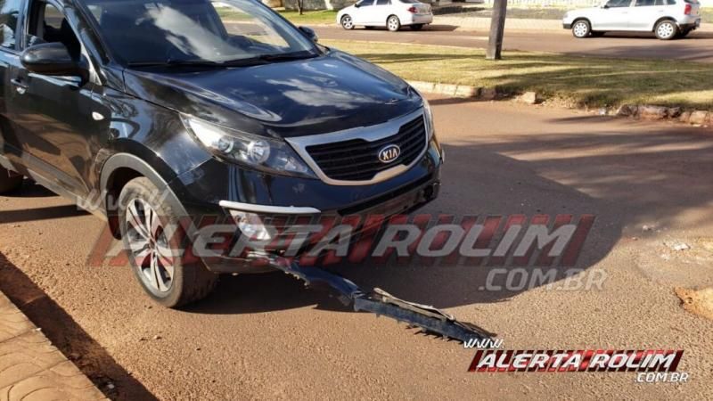 Bombeiros atendem acidente de trânsito nesta tarde de domingo no Centro de Rolim de Moura Bombeiros atendem acidente de trânsito nesta tarde de domingo no Centro de Rolim de Moura