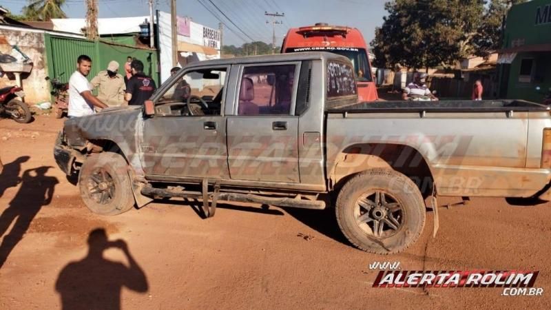 Bombeiros socorrem motociclista vítima de acidente de trânsito no Bairro Beira Rio, em Rolim de Moura – Vídeo Bombeiros socorrem motociclista vítima de acidente de trânsito no Bairro Beira Rio, em Rolim de Moura – Vídeo