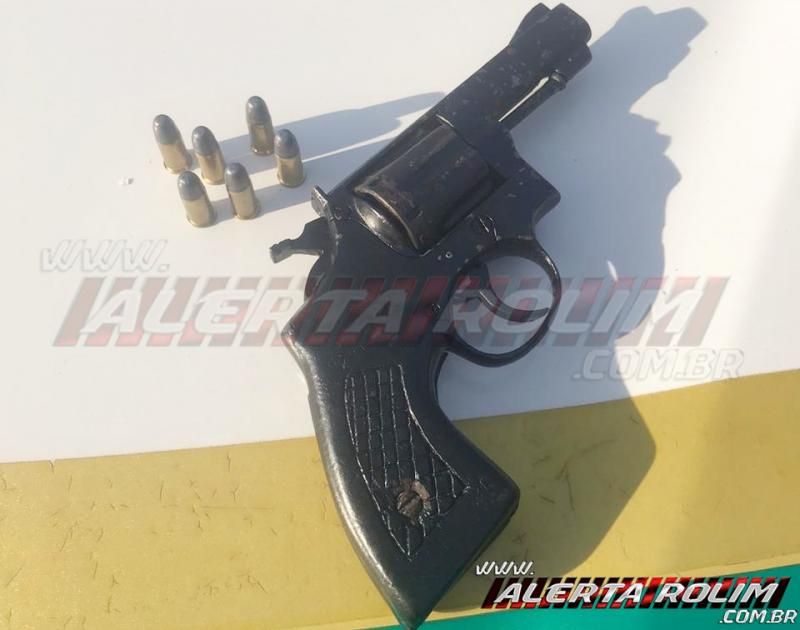URGENTE - Casal apontado como suspeito no envolvimento de tráfico de drogas, roubos é preso com arma de fogo e munições pela PM URGENTE - Casal apontado como suspeito no envolvimento de tráfico de drogas, roubos é preso com arma de fogo e munições pela PM