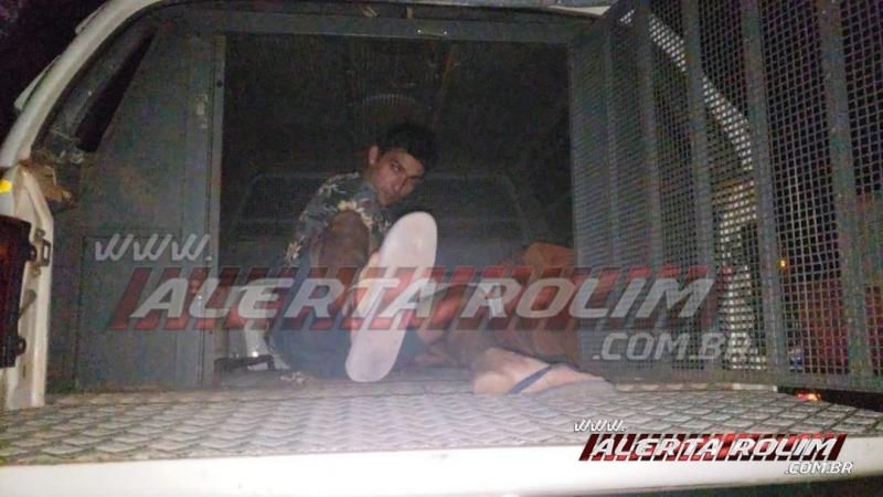 Casal de traficante é preso com quase 3 kg de drogas, arma de fogo e mais de 13 mil reais durante ação entre PM e PC, em Rolim de Moura - Vídeo Casal de traficante é preso com quase 3 kg de drogas, arma de fogo e mais de 13 mil reais durante ação entre PM e PC, em Rolim de Moura - Vídeo