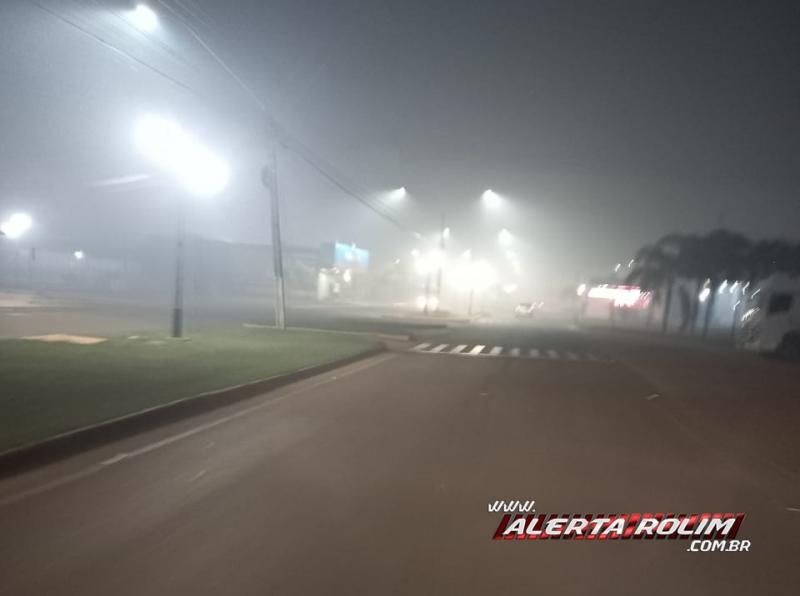 Cidade é tomada pela fumaça e bombeiros controlam o fogo em vegetação no Bairro Beira Rio, em Rolim - Veja o vídeo de Moura Cidade é tomada pela fumaça e bombeiros controlam o fogo em vegetação no Bairro Beira Rio, em Rolim - Veja o vídeo de Moura