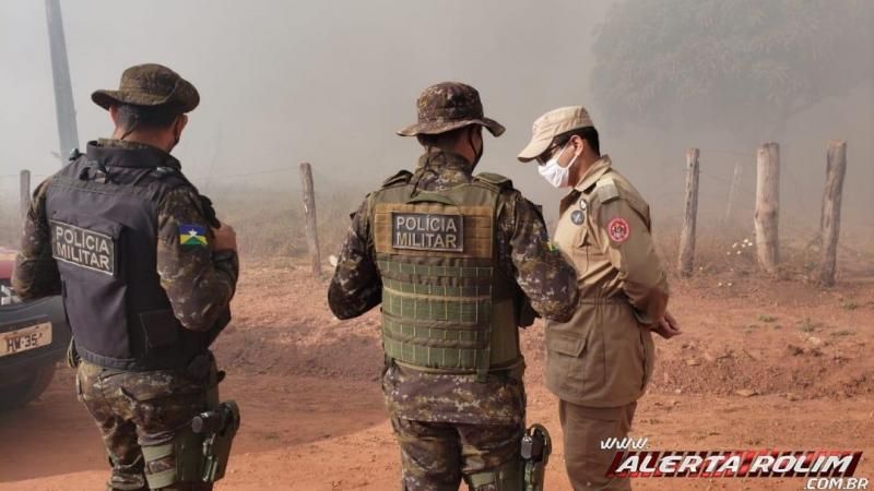 Cidade é tomada pela fumaça e bombeiros controlam o fogo em vegetação no Bairro Beira Rio, em Rolim - Veja o vídeo de Moura Cidade é tomada pela fumaça e bombeiros controlam o fogo em vegetação no Bairro Beira Rio, em Rolim - Veja o vídeo de Moura