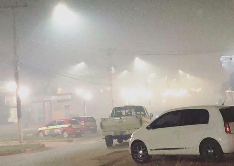 Cidade é tomada pela fumaça e bombeiros controlam o fogo em vegetação no Bairro Beira Rio, em Rolim - Veja o vídeo de Moura Cidade é tomada pela fumaça e bombeiros controlam o fogo em vegetação no Bairro Beira Rio, em Rolim - Veja o vídeo de Moura