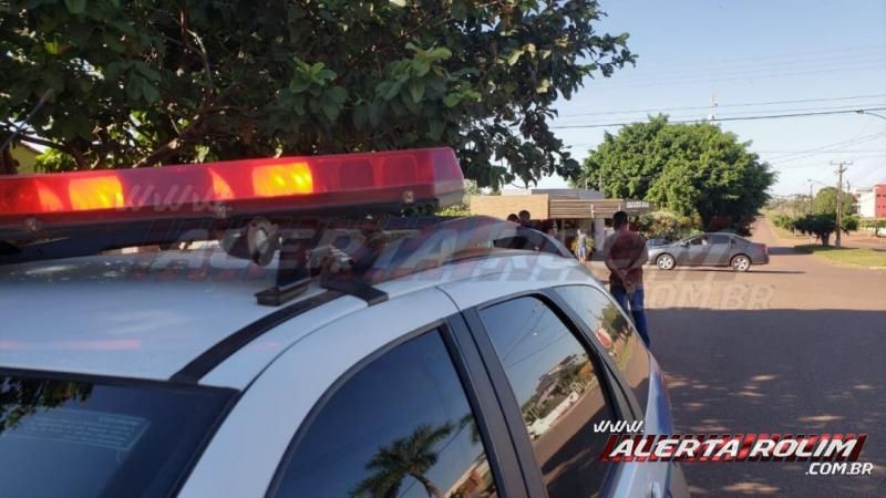 Colisão entre dois veículos é registrada no Centro de Rolim de Moura – Vídeo Colisão entre dois veículos é registrada no Centro de Rolim de Moura – Vídeo