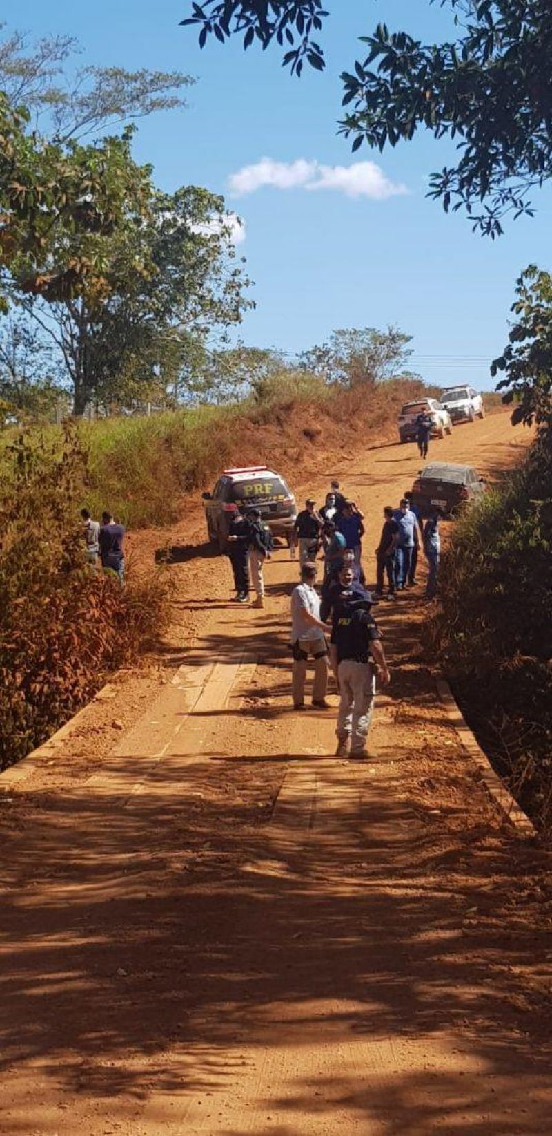 COLORADO DO OESTE - Assassinos cortaram os dedos de idosa para tentar sacar dinheiro em agência COLORADO DO OESTE - Assassinos cortaram os dedos de idosa para tentar sacar dinheiro em agência