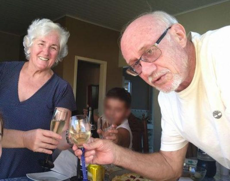 COLORADO DO OESTE - Assassinos cortaram os dedos de idosa para tentar sacar dinheiro em agência COLORADO DO OESTE - Assassinos cortaram os dedos de idosa para tentar sacar dinheiro em agência
