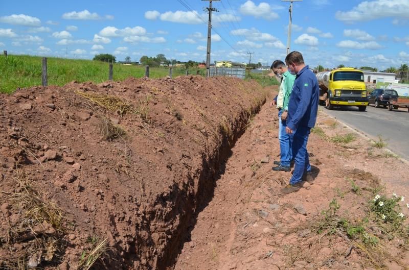 DER inicia trabalhos de recuperação em trecho crítico na RO-383 em Rolim de Moura DER inicia trabalhos de recuperação em trecho crítico na RO-383 em Rolim de Moura