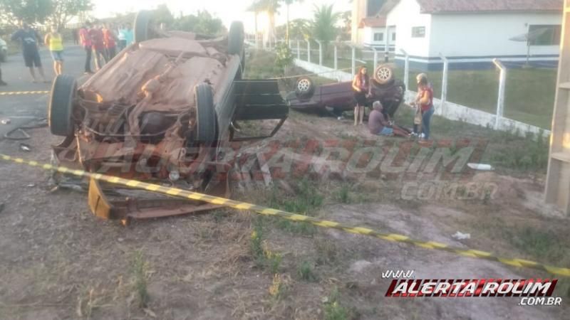Dois veículos capotam durante grave colisão frontal na RO-383, em Santa Luzia do Oeste Dois veículos capotam durante grave colisão frontal na RO-383, em Santa Luzia do Oeste