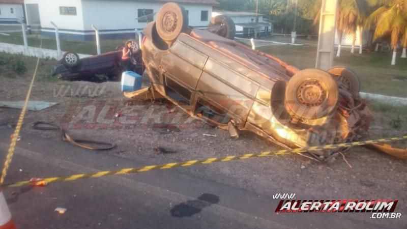 Dois veículos capotam durante grave colisão frontal na RO-383, em Santa Luzia do Oeste Dois veículos capotam durante grave colisão frontal na RO-383, em Santa Luzia do Oeste