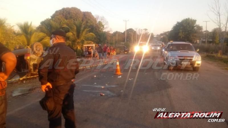 Dois veículos capotam durante grave colisão frontal na RO-383, em Santa Luzia do Oeste Dois veículos capotam durante grave colisão frontal na RO-383, em Santa Luzia do Oeste