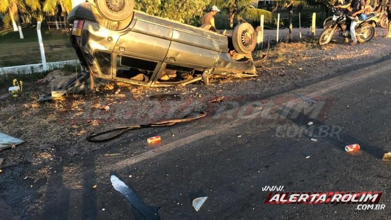 Dois veículos capotam durante grave colisão frontal na RO-383, em Santa Luzia do Oeste Dois veículos capotam durante grave colisão frontal na RO-383, em Santa Luzia do Oeste