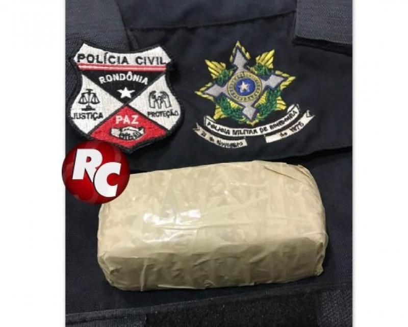Dupla é presa com pasta base na BR-429, em São Francisco do Guaporé Dupla é presa com pasta base na BR-429, em São Francisco do Guaporé