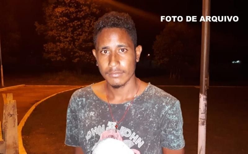 Dupla é presa com pasta base na BR-429, em São Francisco do Guaporé Dupla é presa com pasta base na BR-429, em São Francisco do Guaporé