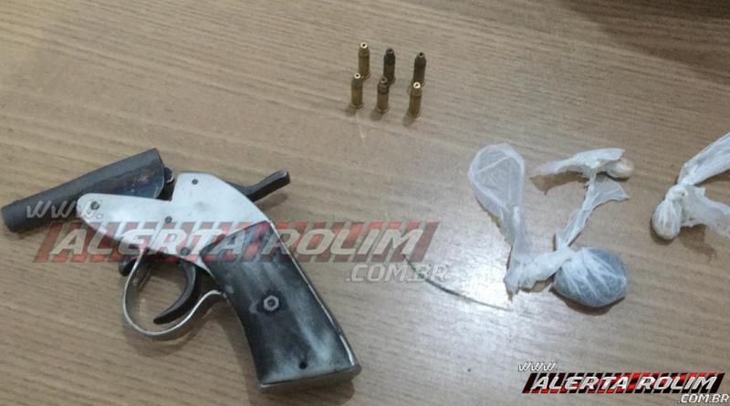 Dupla é presa pela equipe do PATAMO da PM com arma de fogo, munições e drogas, em Rolim de Moura - Vídeo Dupla é presa pela equipe do PATAMO da PM com arma de fogo, munições e drogas, em Rolim de Moura - Vídeo