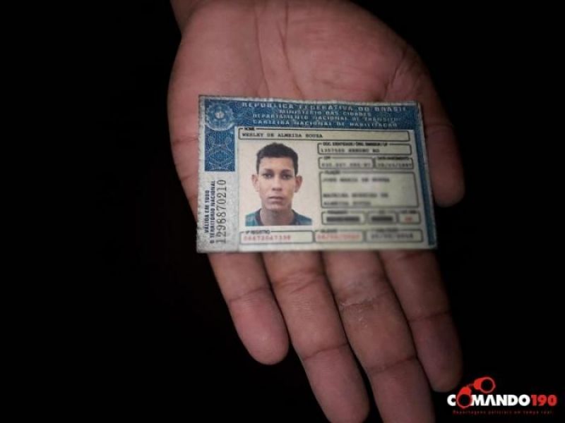 Em Ji-Paraná quatro pessoas são alvejadas e uma morre no local Em Ji-Paraná quatro pessoas são alvejadas e uma morre no local
