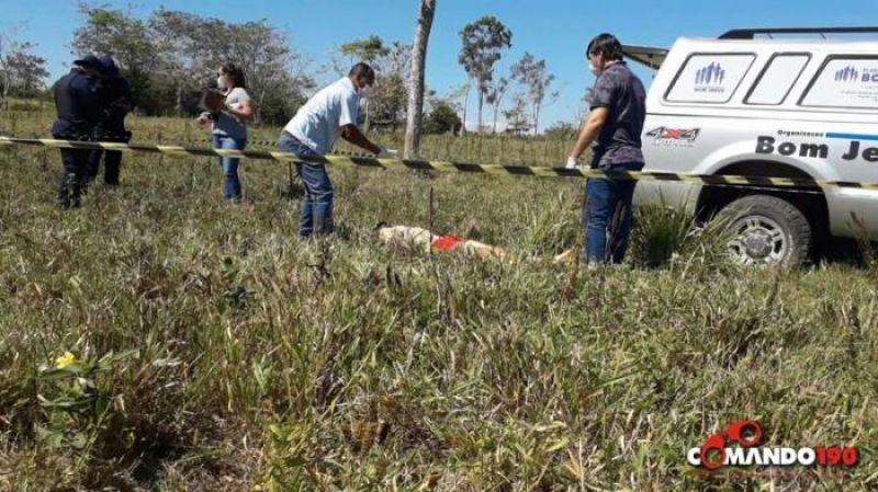 Ex-presidiário é morto a tiros e companheira é baleada no braço, em Ji-Paraná Ex-presidiário é morto a tiros e companheira é baleada no braço, em Ji-Paraná