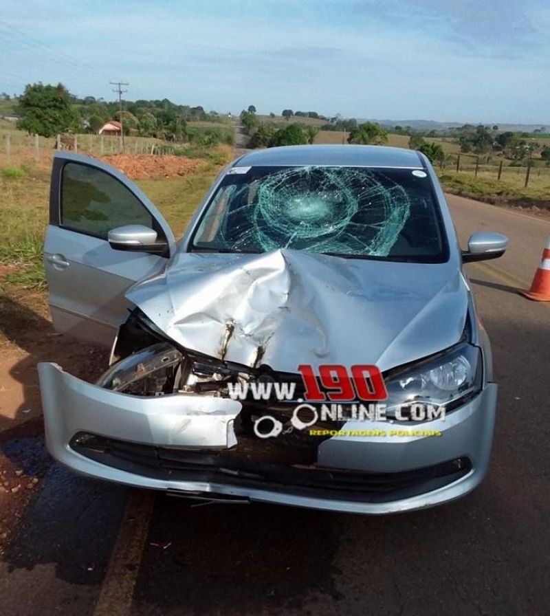 Jovem sofre fratura de braço e perna após colisão frontal entre moto e carro na RO-383, em Alta Floresta Jovem sofre fratura de braço e perna após colisão frontal entre moto e carro na RO-383, em Alta Floresta