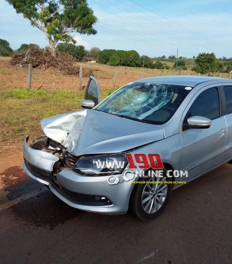 Jovem sofre fratura de braço e perna após colisão frontal entre moto e carro na RO-383, em Alta Floresta Jovem sofre fratura de braço e perna após colisão frontal entre moto e carro na RO-383, em Alta Floresta