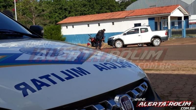 Motociclista é socorrido pelos bombeiros, após colisão com automóvel, em Rolim de Moura - Vídeo Motociclista é socorrido pelos bombeiros, após colisão com automóvel, em Rolim de Moura - Vídeo