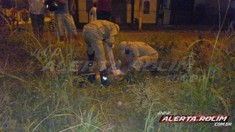 Motociclista fratura perna ao ser atingido por outro condutor que invadiu a preferencial e fugiu do local após a colisão, em Rolim de Moura – Vídeo Motociclista fratura perna ao ser atingido por outro condutor que invadiu a preferencial e fugiu do local após a colisão, em Rolim de Moura – Vídeo