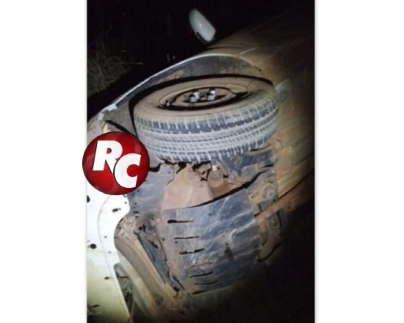 Motorista morre após capotamento na Linha 58 em São Domingos do Guaporé. Motorista morre após capotamento na Linha 58 em São Domingos do Guaporé.